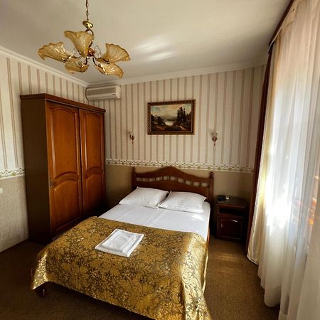 Hotel Zolotoy Fazan à Mykolaïv Extérieur photo