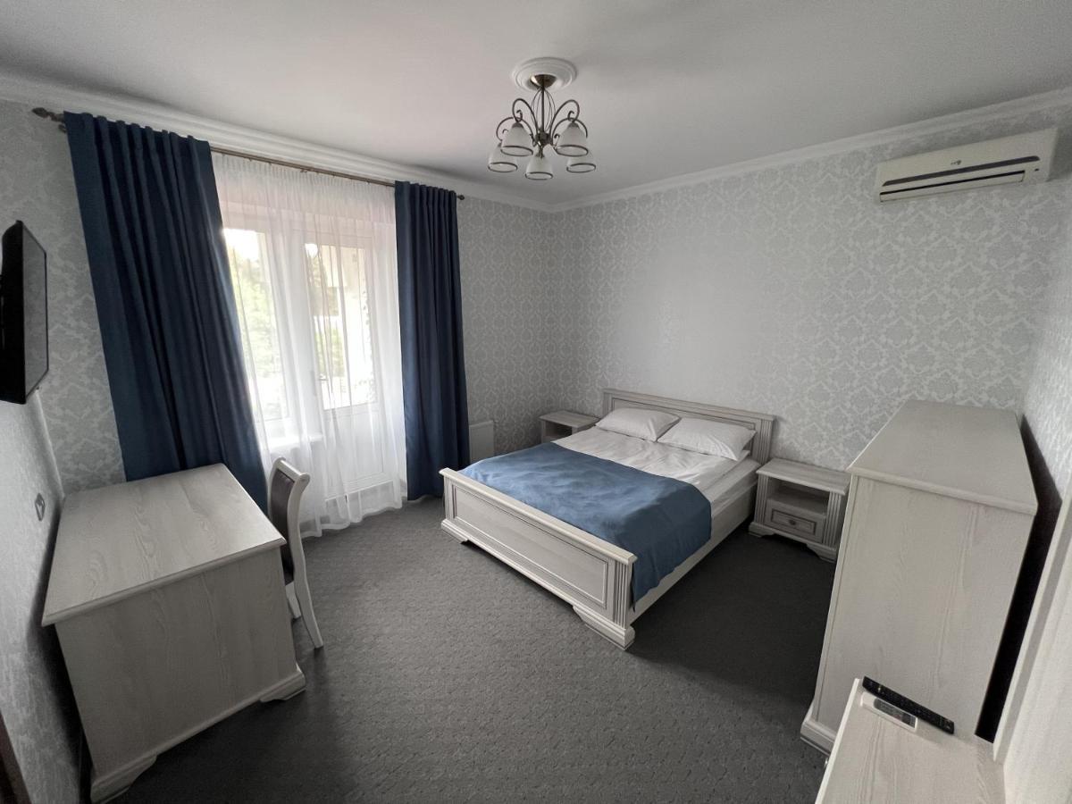 Hotel Zolotoy Fazan à Mykolaïv Extérieur photo