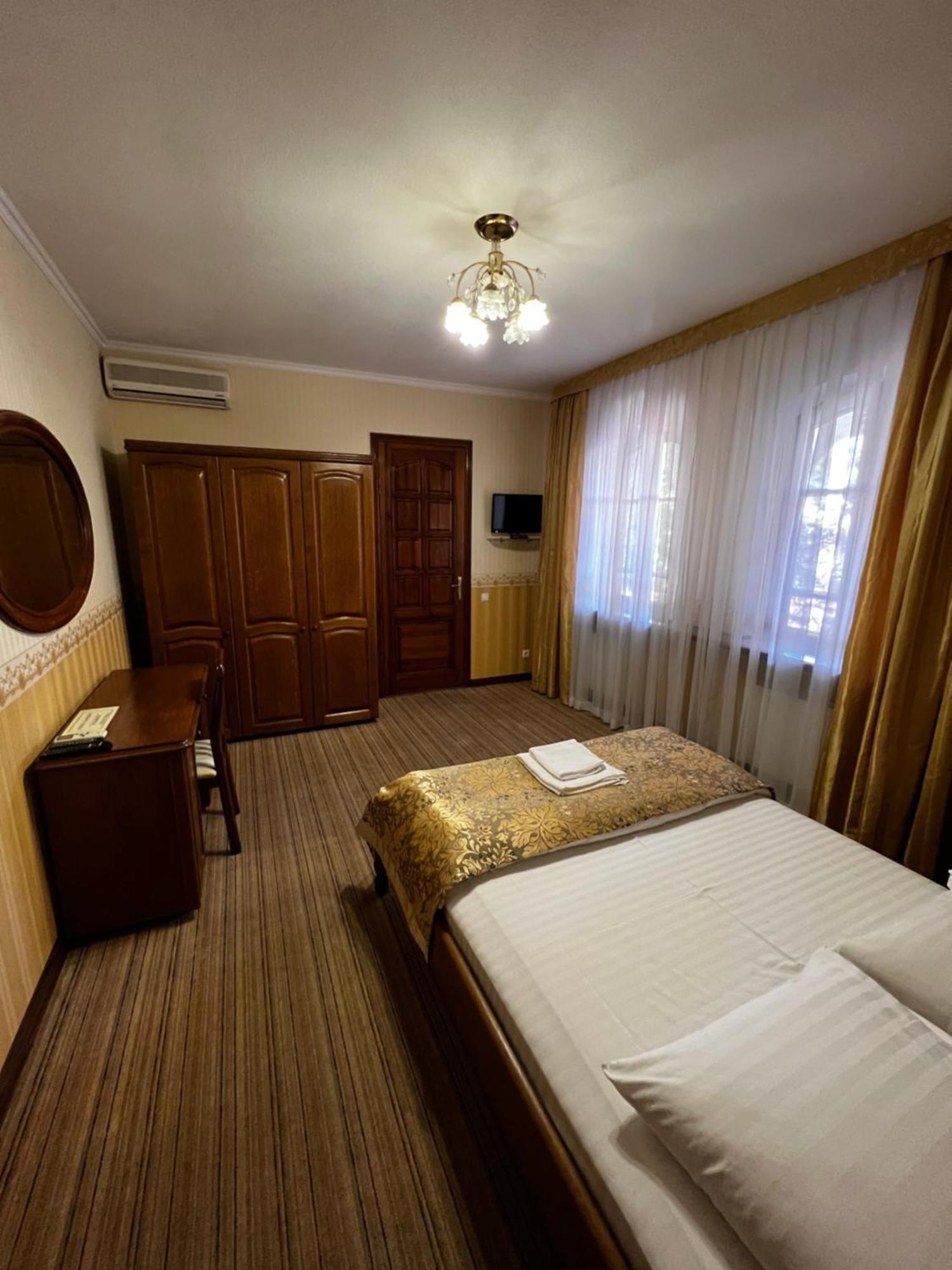 Hotel Zolotoy Fazan à Mykolaïv Extérieur photo